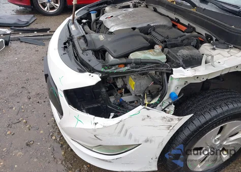 2014 Hyundai Sonata Hybrid z USA, uszkodzony, nr VIN KMHEC4A4XEA111366